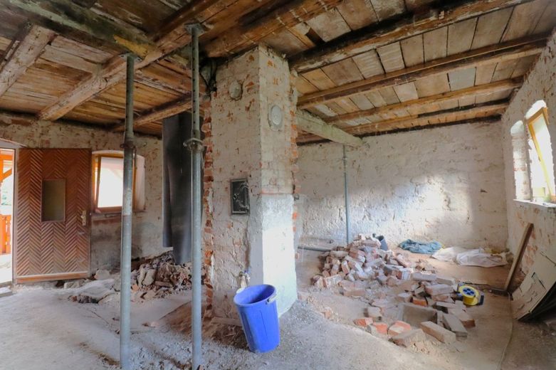 Preisknaller! Bauland und Handwerkerhaus - Stall, Scheune, Werkstatt, Garage bei Bamberg und Ebern – Entkerntes Haupthaus EG - Kein Denkmalschutz!