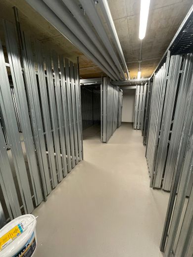 GV-Stadt, 3 Z/K/D/B/Abst., 79 m² mit Süd-Balkon, Aufzug, barrierefrei, Wärmepumpe, PV-Strom – Keller