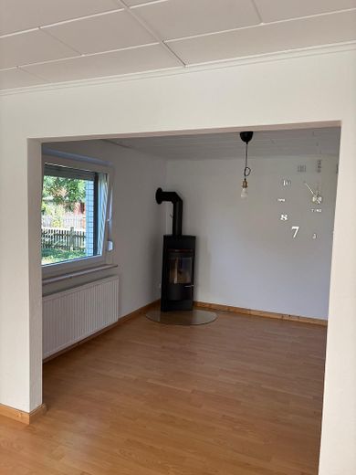 Freistehendes Einfamilienhaus mit Doppelgarage und schönem Garten – Foto 12