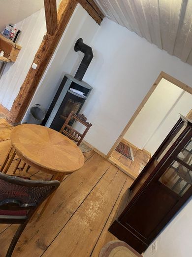 Renovierte 2,5-Zimmer Möblierte Wohnung Galerie Loft in Rottenburg – Kamin