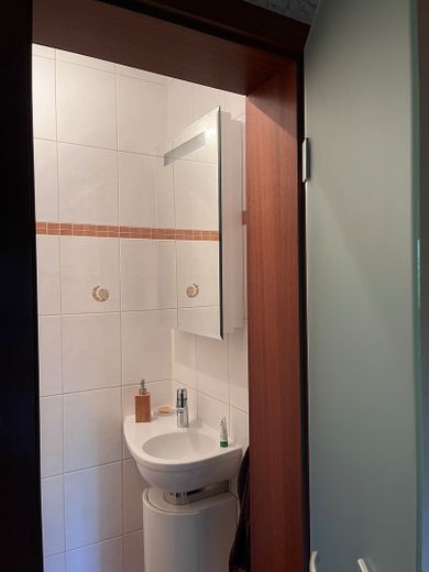 1+1=1 * Großzügige, familientaugliche ETW in ruhiger und dennoch zentraler Lage * in Niedernhausen – Gäste-WC 1