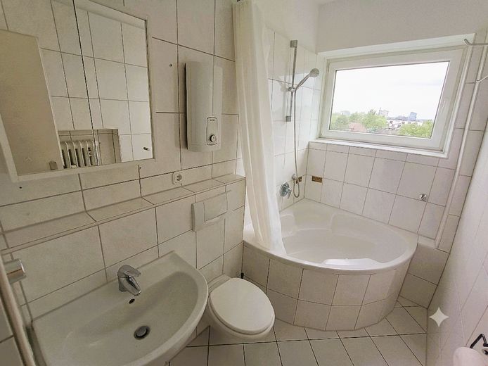 3 Zimmer Wohnung (76m²) in zentraler Lage - mit Balkon, Aufzug, Keller und Waschküche – Foto 1