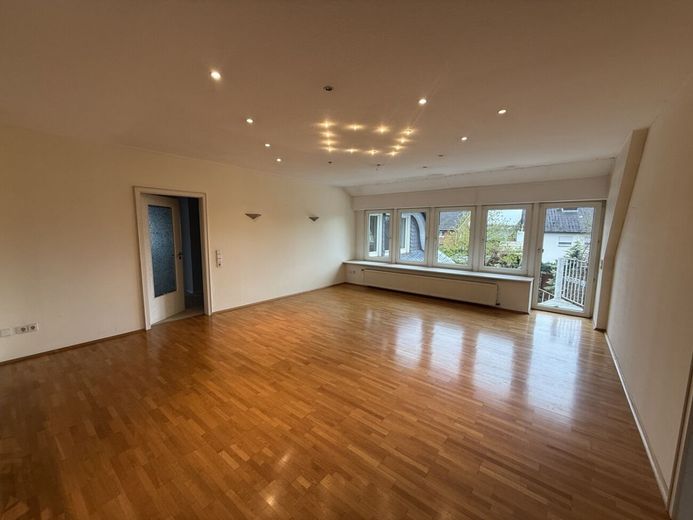 Viel Platz für die ganze Familie in begehrter Lage von Verl - mit Schwimmbad und viel Potenzial – Wohnzimmer