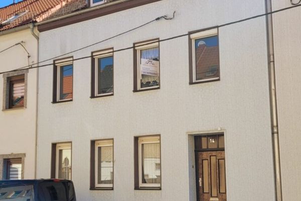 Verkaufspreis verhandelbar - Jetzt zugtreifen, sanieren und einziehen!