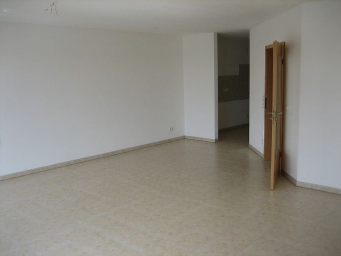 **Wohnen EXCLUSIV** 28 Min nach München - NEUWERTIGER BAU, tolle "Architekten Haus"- Konzeption – Wohnzimmer Ri. Küche