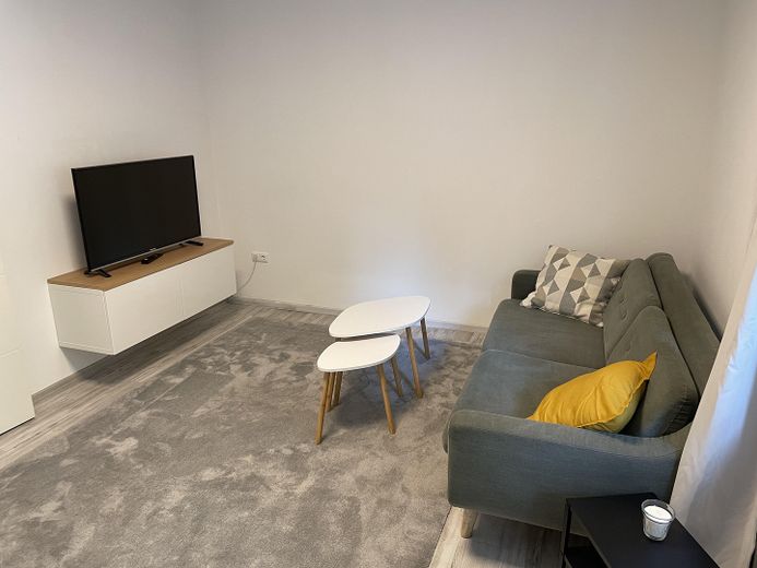 Exklusive 2-Zimmer-Wohnung in Hamburg Barmbek-Süd – Wohnzimmer