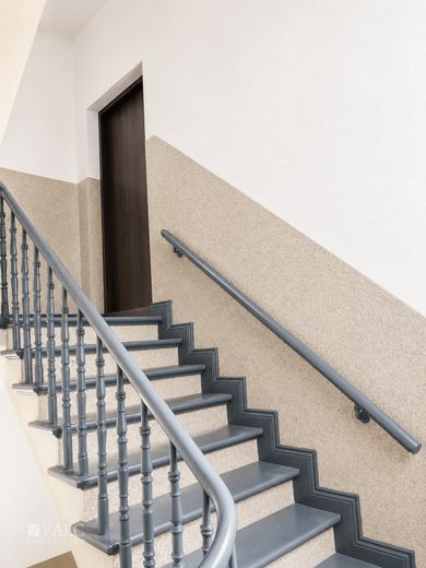 Historischer Charme trifft modernen Wohnkomfort - 3 Zimmer Altbaujuwel – Treppenhaus