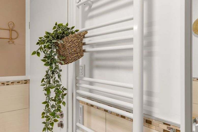 2-Zimmer-Neubauwohnung in beliebter Lage von HH-Meiendorf – Handtuchheizukörper im Bad