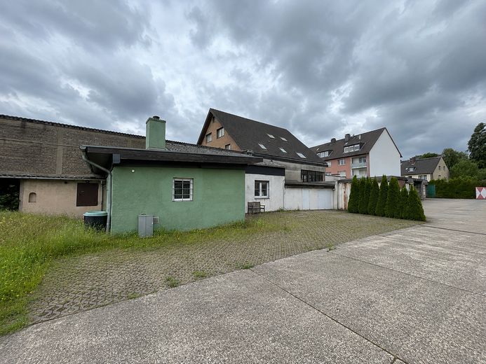 Gewerbegrundstück 2.635 m² mit Büro, Sozialräumen & Unterstellflächen – Foto 1