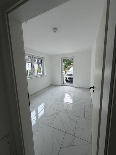 Licht. Design. Wohnkomfort. | Moderne Neubauwohnung mit Stellplatz – Foto 5