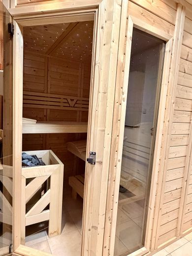 Familienfreundliche Doppelhaushälfte am Wald in Waldtrudering – Dampf-/Sauna mit Sternenhimmel