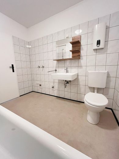 Gemütliche, frisch sanierte Zweizimmerwohnung in Elze – Bad mit Platz für Waschmaschin