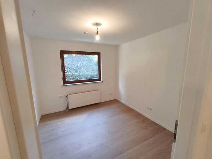 High-quality, bright & perfect for working from home: well-maintained 4-room apartment in Eutingen – Schlafzimmer 2
