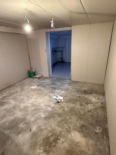 Gelflegte Doppelhaushälfte mit großem 580 m² Grundstück und Carport provisionsfrei bezugsfrei – Keller UG