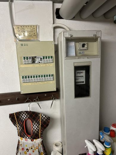 Großzügiges Reihenmittelhaus mit Kaminoption, Garage, Keller & Glasfaser in Kiel-Russee – Keller Elektro