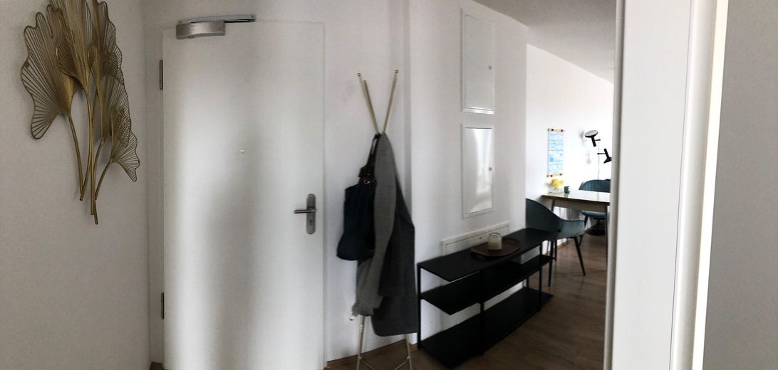 Luxus über den Dächern von München: stylisch möblierte 2-Zi-Whg. – Eingangsbereich