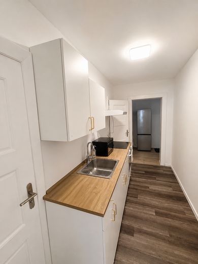 Möbliertes 22 m² WG-Zimmer – Frauen-WG in Düsseldorf-Heerdt– ruhig & hochwertig – Gemeinschaftsküche