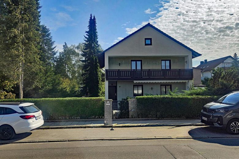 Haus mit Märchengarten in Olching – Straßen-Ansicht