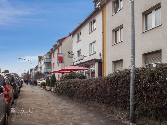 Commercial property with high return and potential – Gehweg