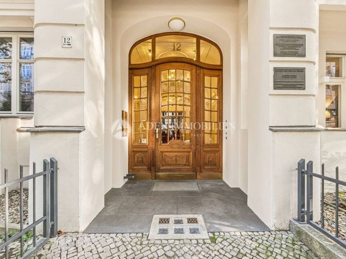 Stuck, Dielen & Flügeltüren: Altbau-Juwel in begehrter Seitenstraße am KuDamm! – Foto 1