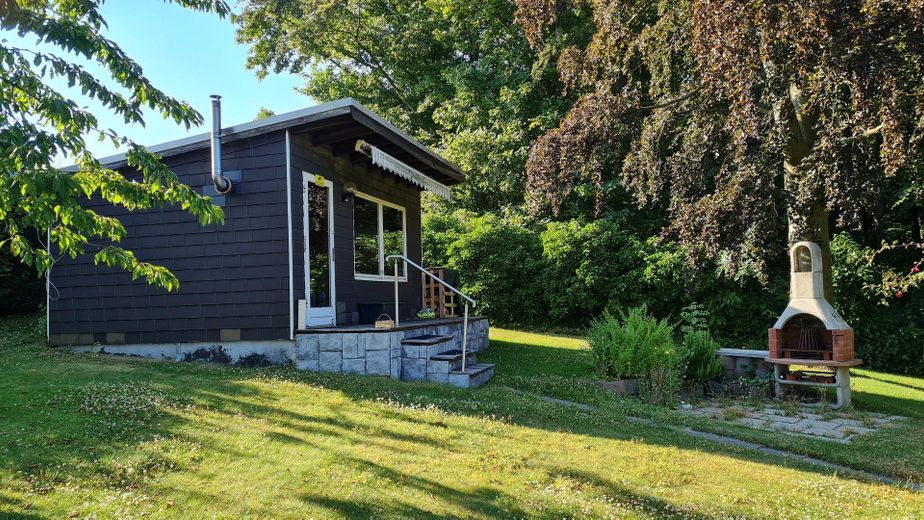 Selten angebotenes Ensemble mit zwei Häusern, Gewerbehalle und großem Grundstück! – Gartenhaus