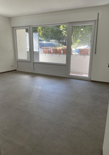 Sanierte 3-Zimmer-Wohnung mit neuer Einbauküche in Remseck-Aldingen – Wohnzimmer