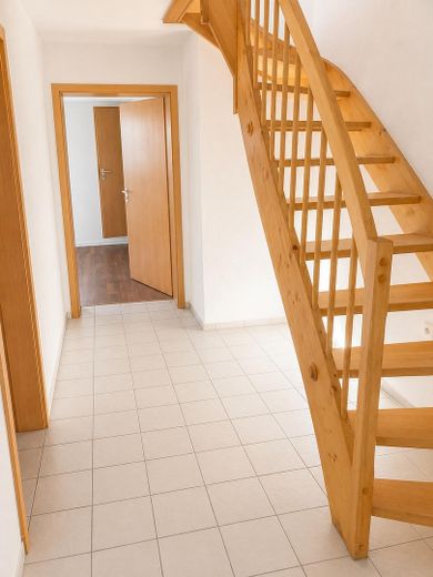 Renovierte 3,5-Zimmer Maisonette-Wohnung mit eigenem Garten! – Flur