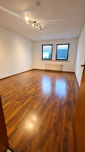 Luminoso y cuidado piso de 2 habitaciones con cocina y baño – Foto 1