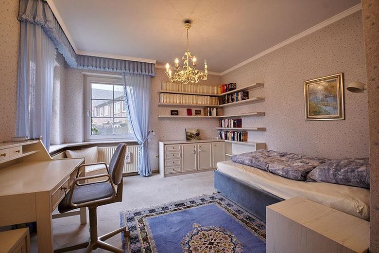 Schlafzimmer B unten