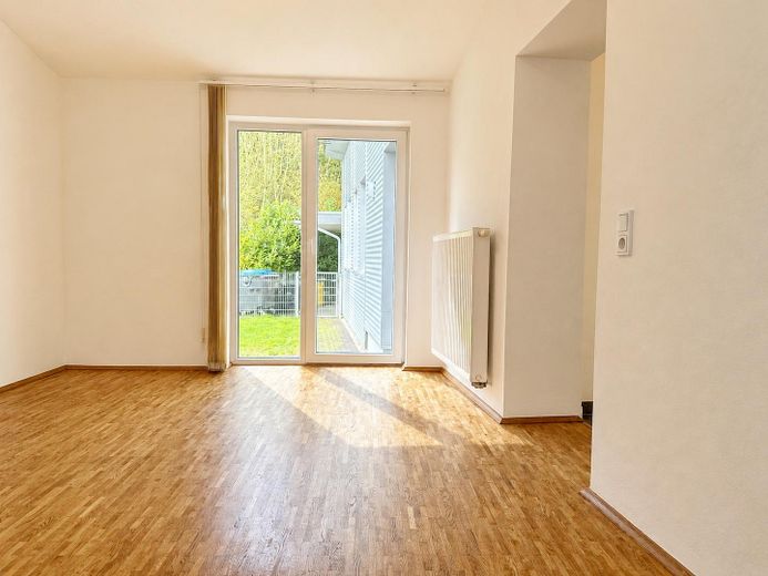 Modernes Wohnhaus mit separater Gewerbeeinheit in ruhiger Citylage – Gewerbe