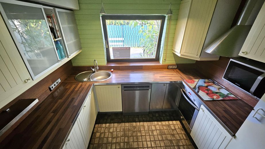 Barrierefreier Bungalow · ca. 190 m² nutzbare Fläche · ruhige Wohnlage · vielseitiges Wohnkonzept – Küche EG