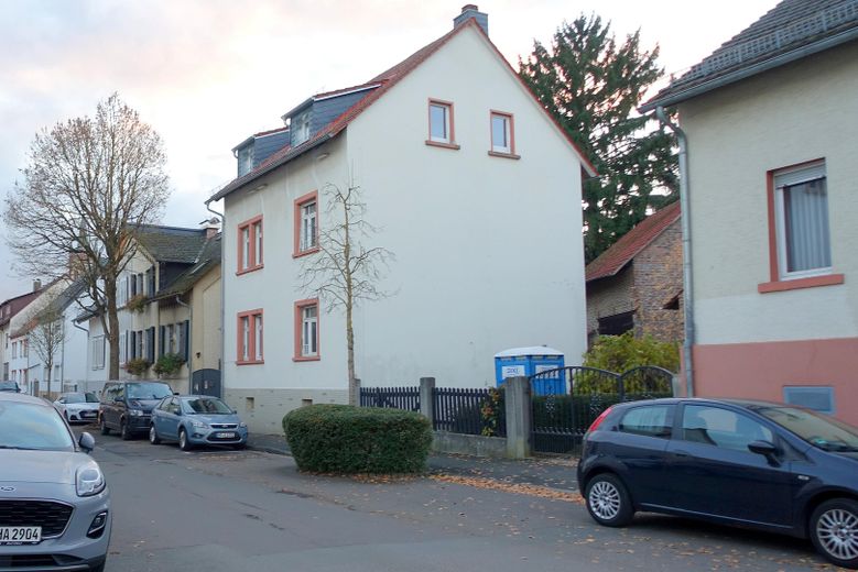 Haus mit der Wohnung im 1.OG