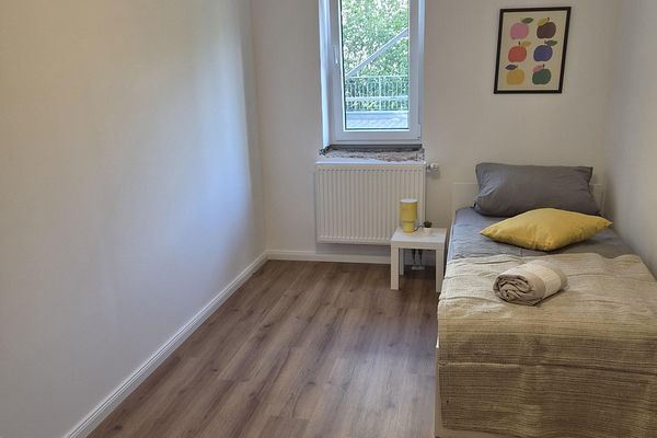 Zimmer in 3er WG im Erdgeschoss, voll ausgestattet, München Moosach