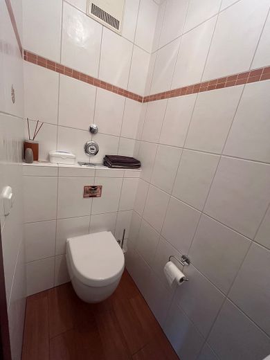 1+1=1 * Großzügige, familientaugliche ETW in ruhiger und dennoch zentraler Lage * in Niedernhausen – Gäste-WC 2