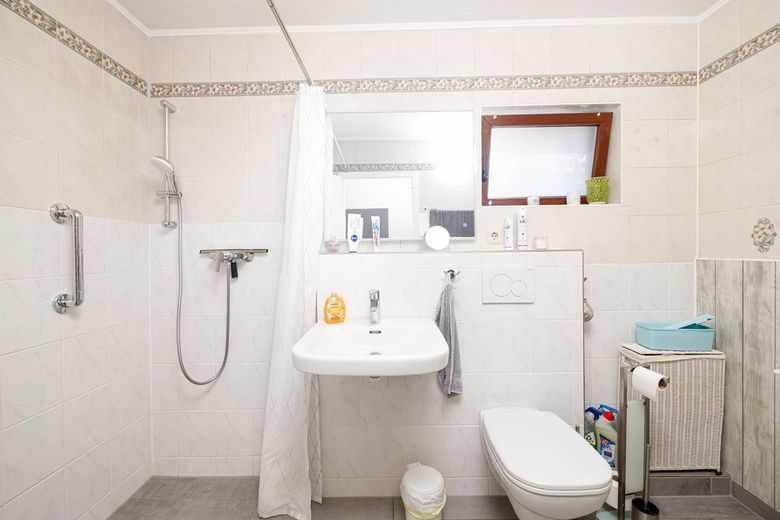 Zum Verkauf steht ein charmantes Einfamilienhaus in 21033 Hamburg mit ca. 101 m² Wohnfläche auf einem großzügigen Grundstück von ca. 757 m². – Foto 8