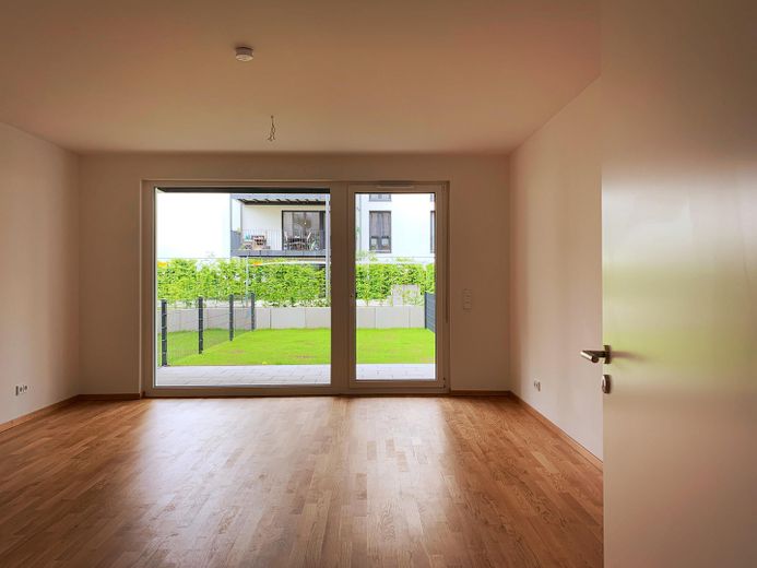 Wohnzimmer mit Gartenblick