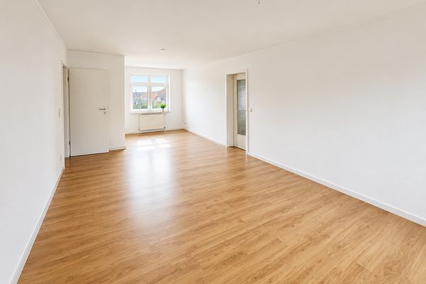 Großzügige 3-Zimmer-Wohnung mit 2 Bädern, Balkon & Stellplatz