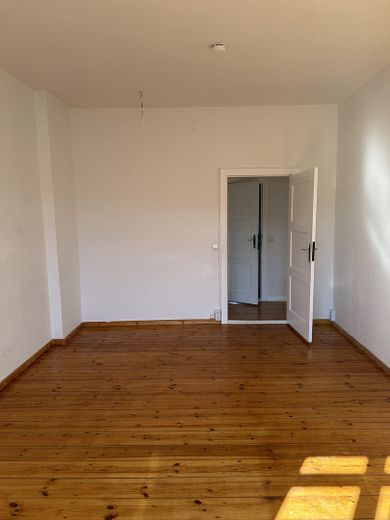 İyi konumda güzel 2,5 odalı daire! Komisyonsuz! – Schlafzimmer