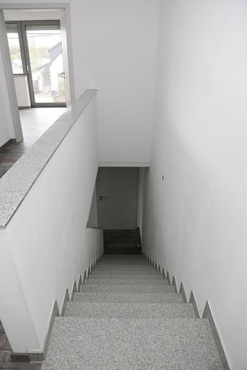 Moderna bifamiliare con giardino a Bad Elster – ideale come abitazione principale o investimento – Treppenaufgang