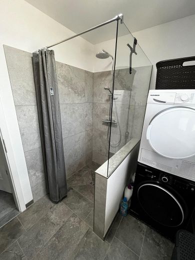 Nowoczesne mieszkanie 3-pokojowe w nowym budownictwie – Dusche