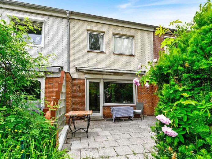 Wohnen mit Wohlfühlcharakter – Gepflegtes Erbpacht-Reihenmittelhaus mit schönem Garten – Foto 1