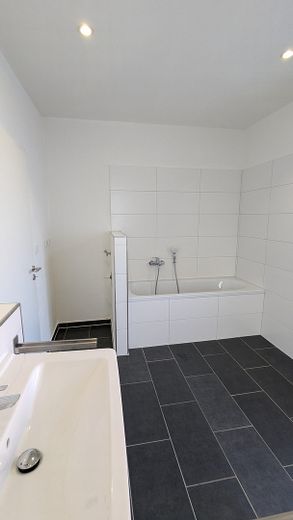 Stilvolle Altbauwohnung im Herzen von Schwabach – urbanes Wohnen mit historischem Charme – Bad Wanne