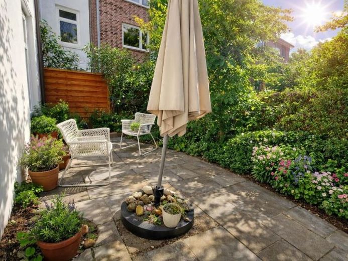 2-room ground-floor apartment with a large terrace in Eimsbüttel – Photo 1