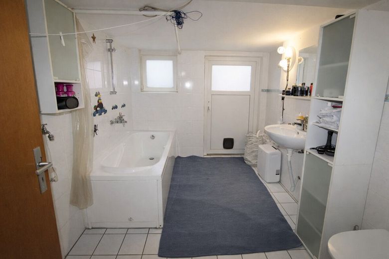 Charmantes Reihenmittelhaus auf Helgoland-Oberland mit ausgebautem Dachgeschoss und 2 Terrassen – Badezimmer KG