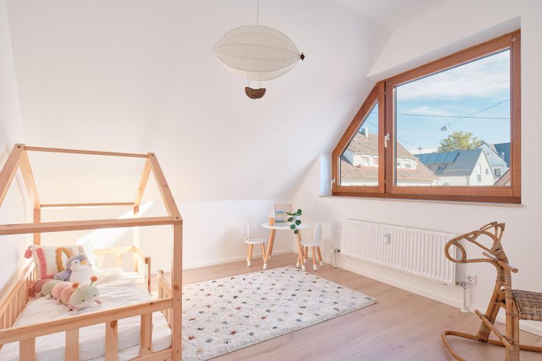 Zmodernizowane mieszkanie 4-pokojowe pełne światła – gotowe do zamieszkania i przytulne – Kinderzimmer