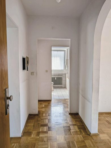 Provisionsfreie attraktive 3,5-Zimmer-Eigentumswohnung mit Garage in ruhiger Lage – Diele