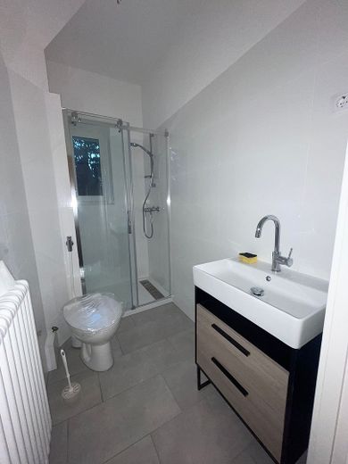 Erstbezug nach Kernsanierung – Traumhafte 3-Zimmer-Wohnung mit großem Balkon, Garten und Top-Anbindung – Foto 17