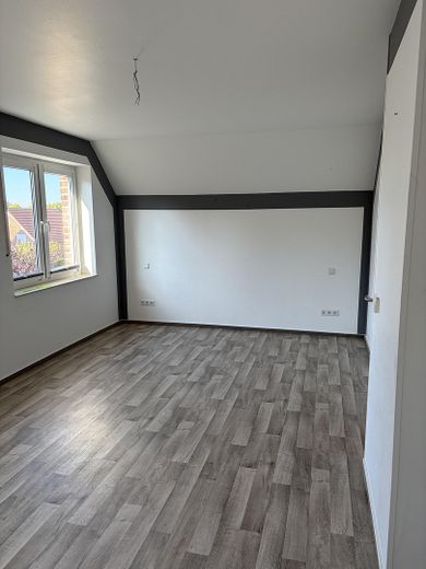 Großzügige Maisonette-Wohnungmit Balkon und eigenem Garten – Eltern-Schlafzimmer DG