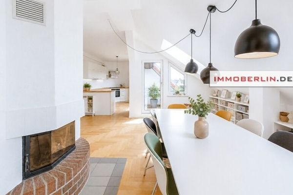 IMMOBERLIN.DE - Luminoso appartamento mansardato con terrazza esposta a sud-ovest e ascensore in posizione eccellente