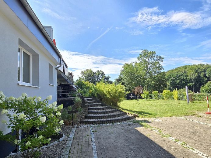 Mehrfamilienhaus 9 Wohnungen voll vermietet in Malente – 2 Stellplätze / Garten Westen